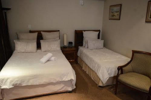 Norscot Manor Guest Lodge Sandton Eksteriør bilde